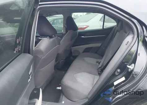 2018 Toyota Camry Le z USA, uszkodzony, nr VIN 4T1B11HK5JU054398